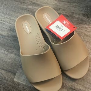 Okabashi (size ladies 6)- Cruise sandals in color chai, NWT